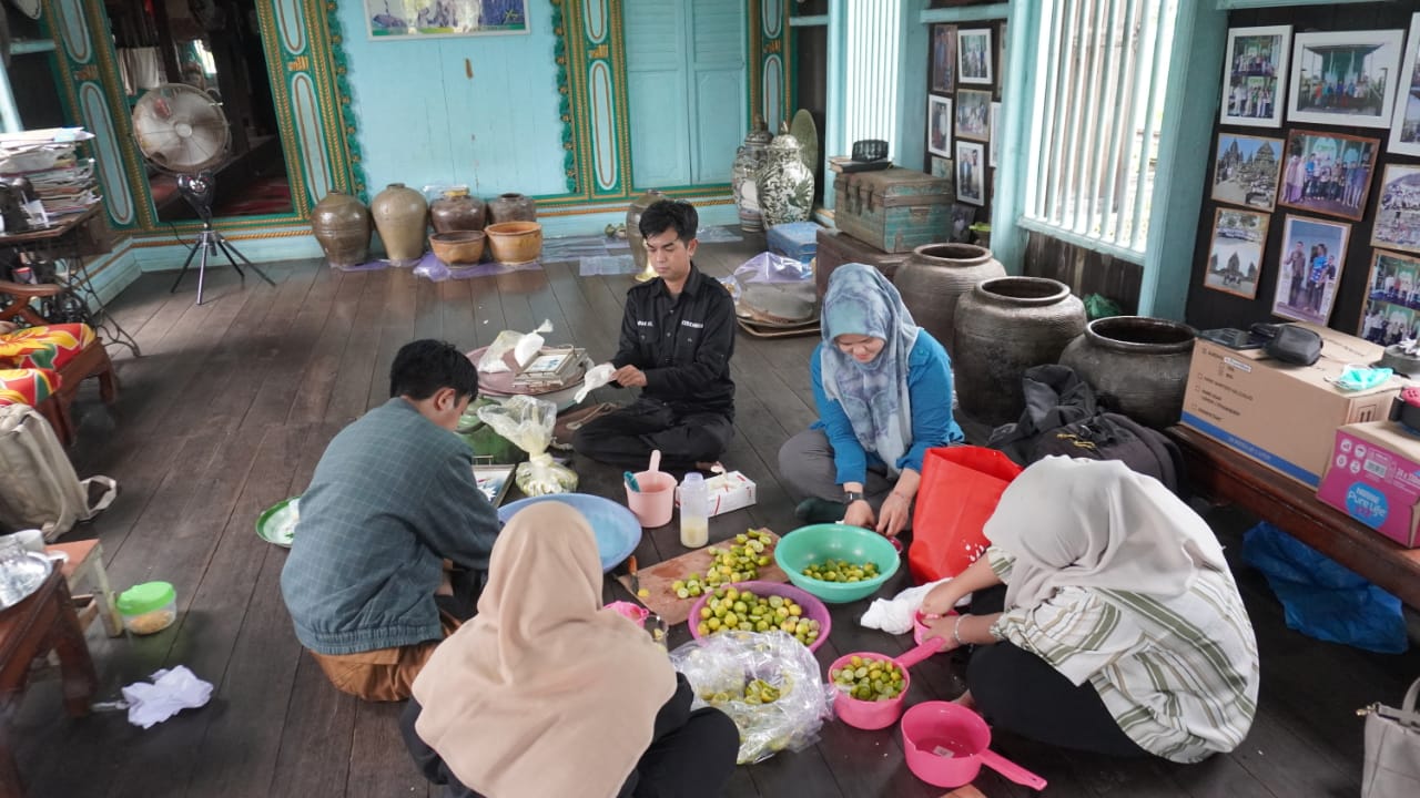 Konservasi Benda Diduga Cagar Budaya di Rumah Adat Banjar