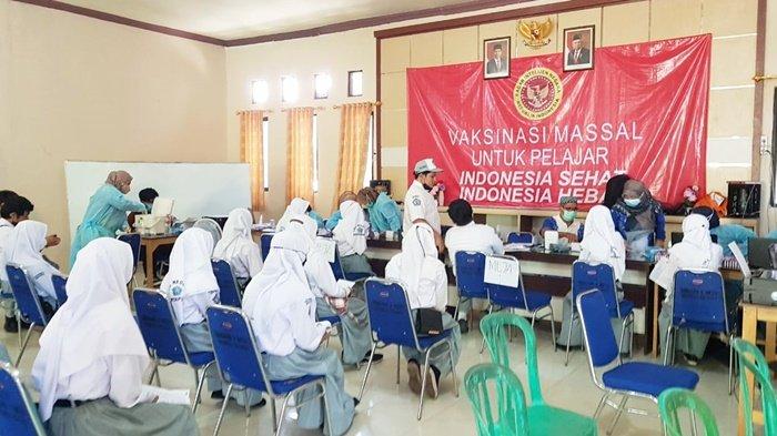 1632400559.vaksinasi-di-sman-1-martapura-kabupaten-banjar-kalsel-kamis-23092021.jpg
