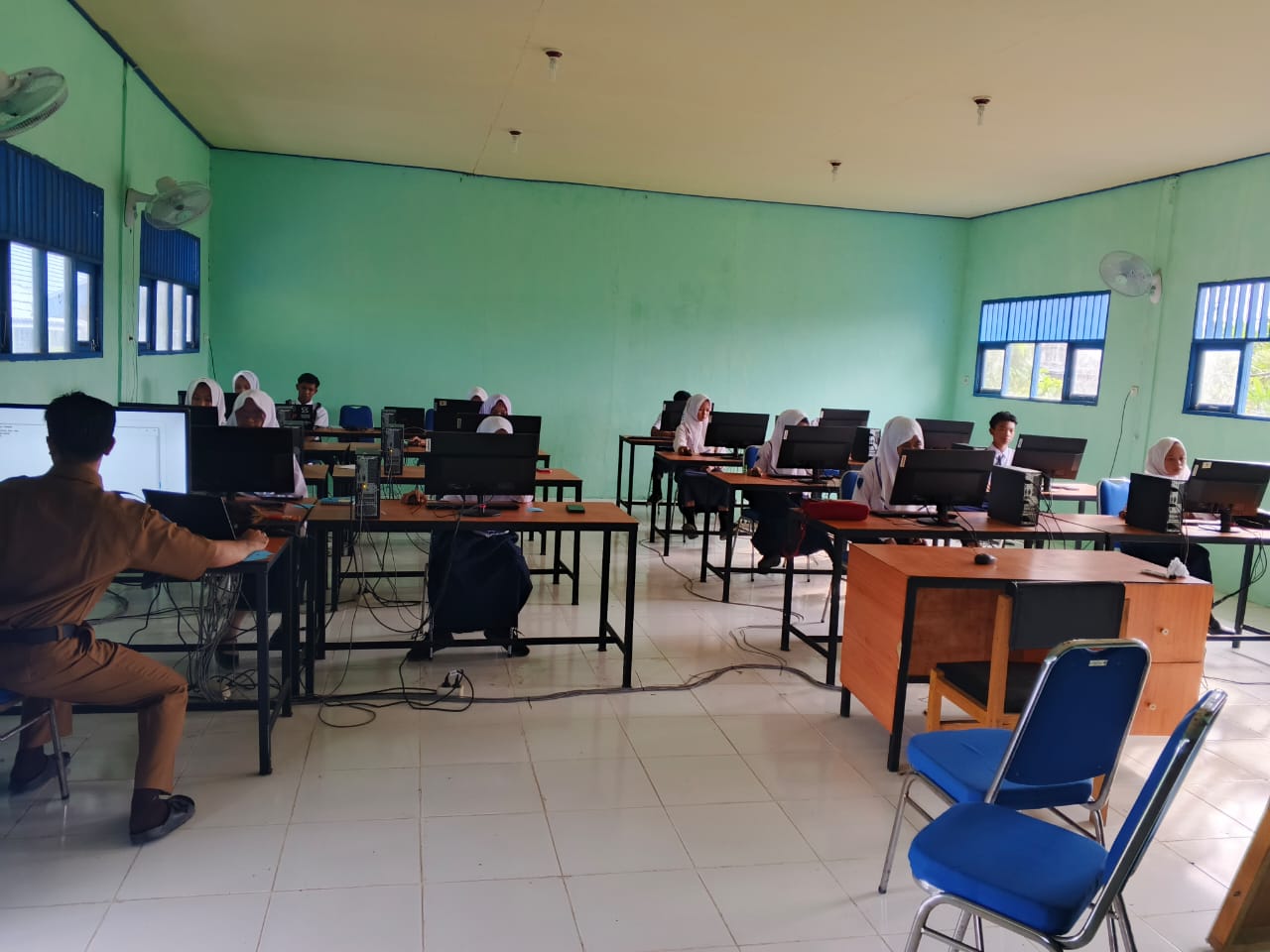 Gladi TKA 2026 Gelombang 1 di SMP Negeri 2 Aluh-Aluh Berjalan Lancar