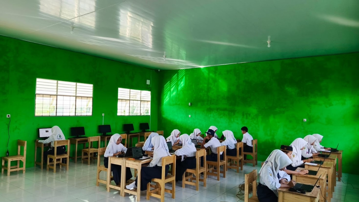 Pengawas SMP Disdik Banjar Monitor Gladi Bersih TKA Jenjang SMP, Kendala Teknis Mewarnai Sesi Kedua