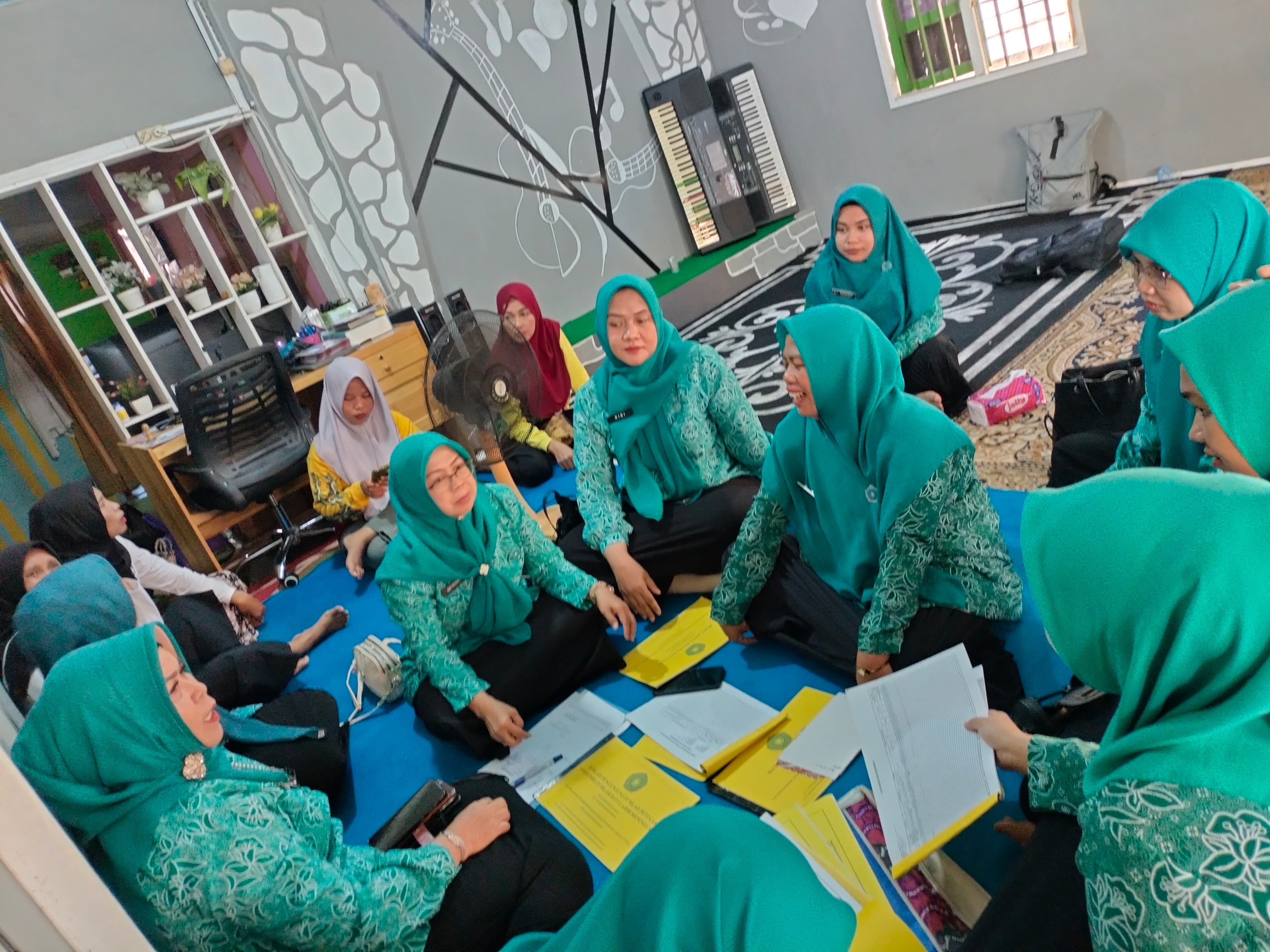 Tim PKK Banjar dan Kecamatan Mataraman Dampingi Persiapan Lomba PHBS Tingkat Provinsi