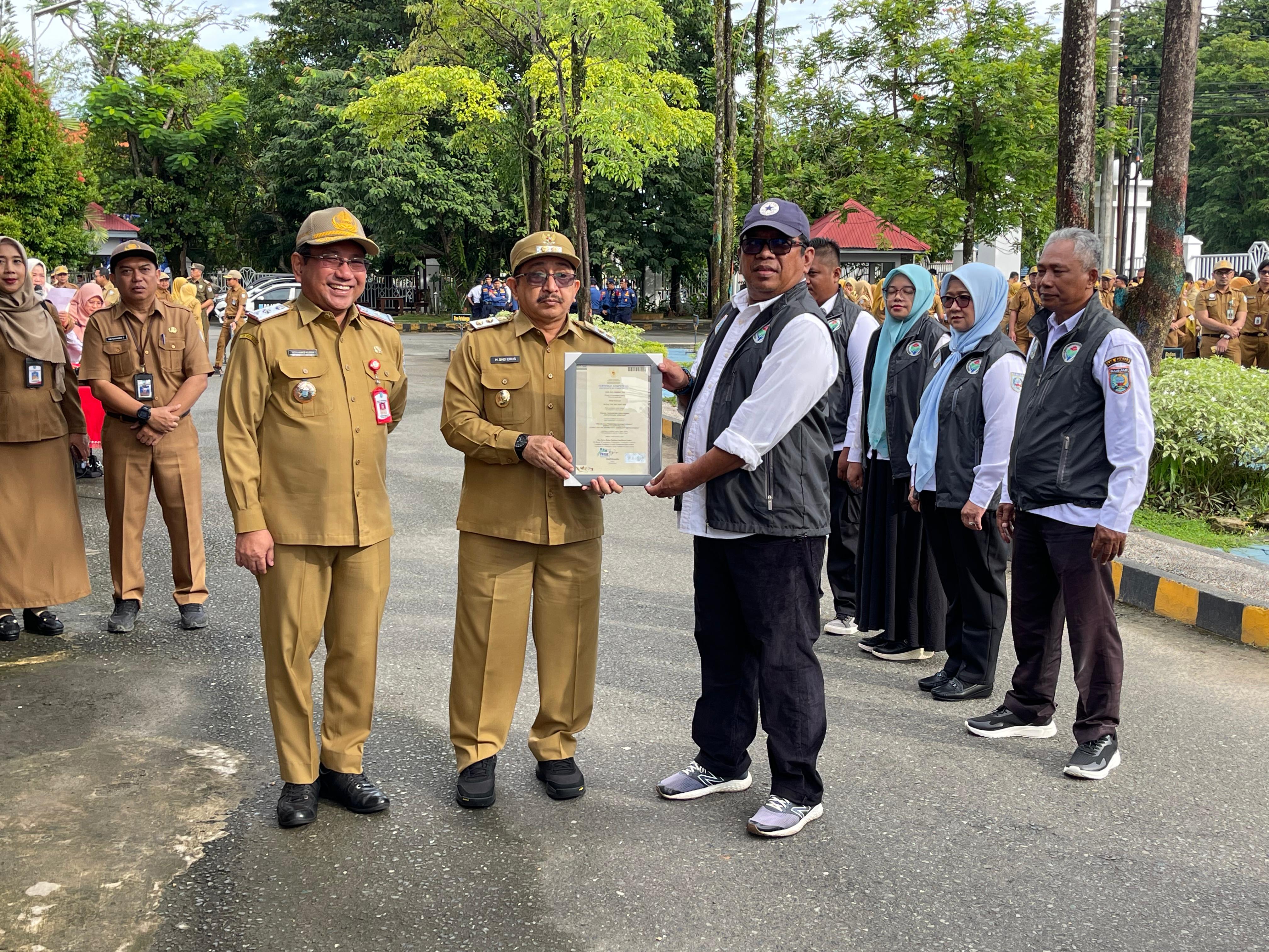 Wabup Banjar Serahkan Sertifikat Kompetensi Tenaga Pendamping  Profesional