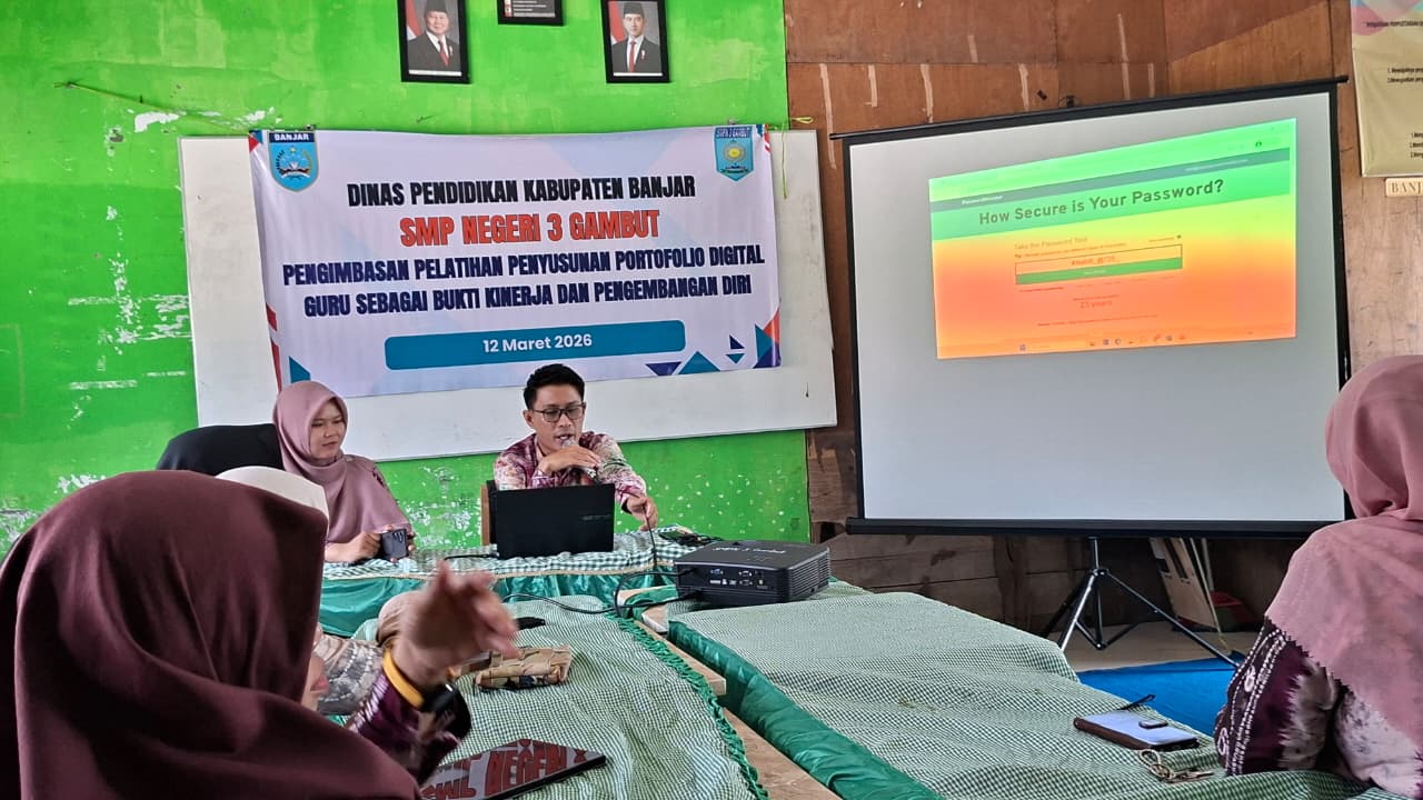 Pengimbasan Pelatihan Penyusunan Portofolio Digital Guru di SMPN 3 Gambut