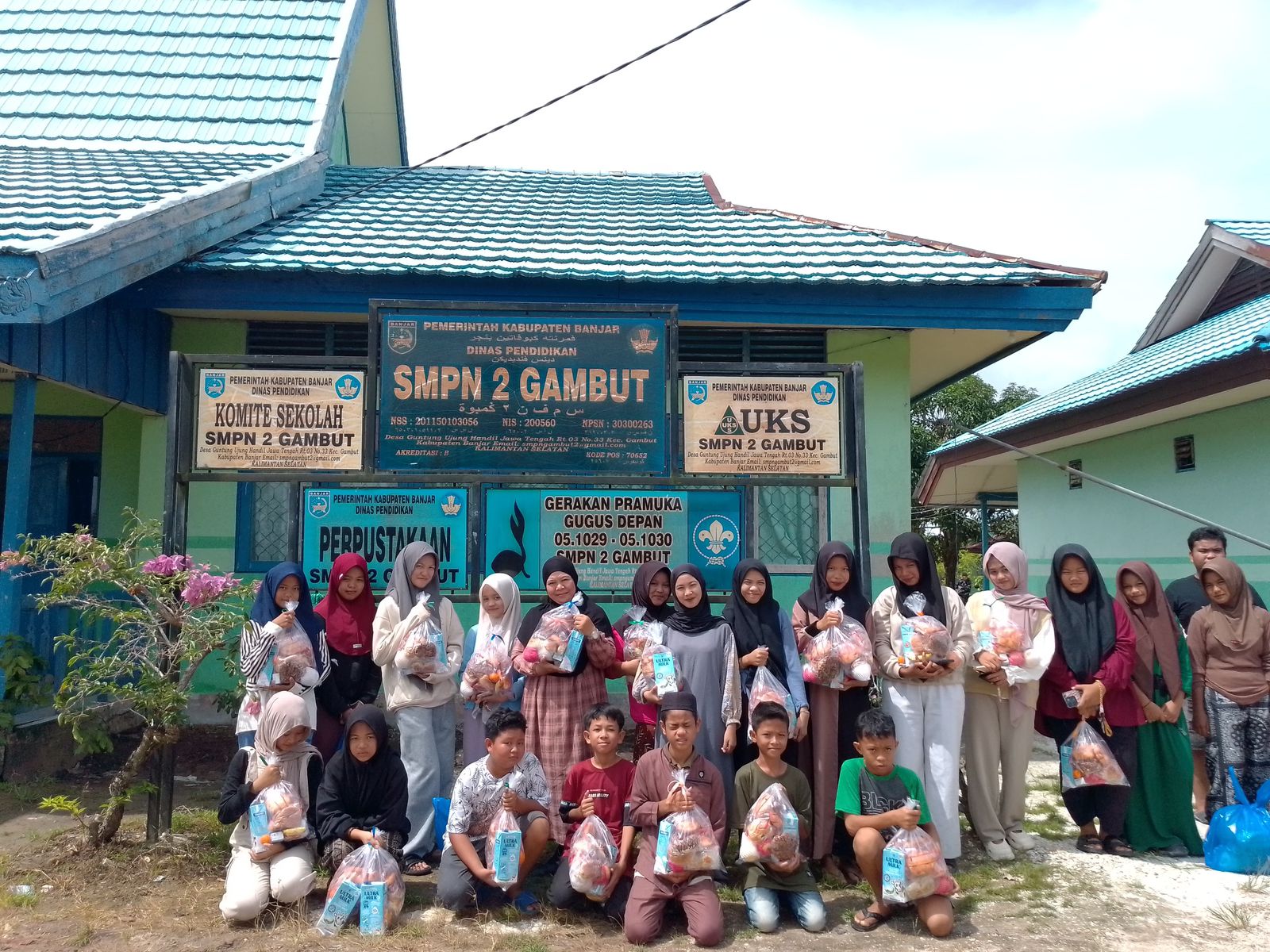 Penyaluran Terakhir Sebelum Libur Lebaran, MBG Hadir dengan Menu Spesial di SMPN 2 Gambut