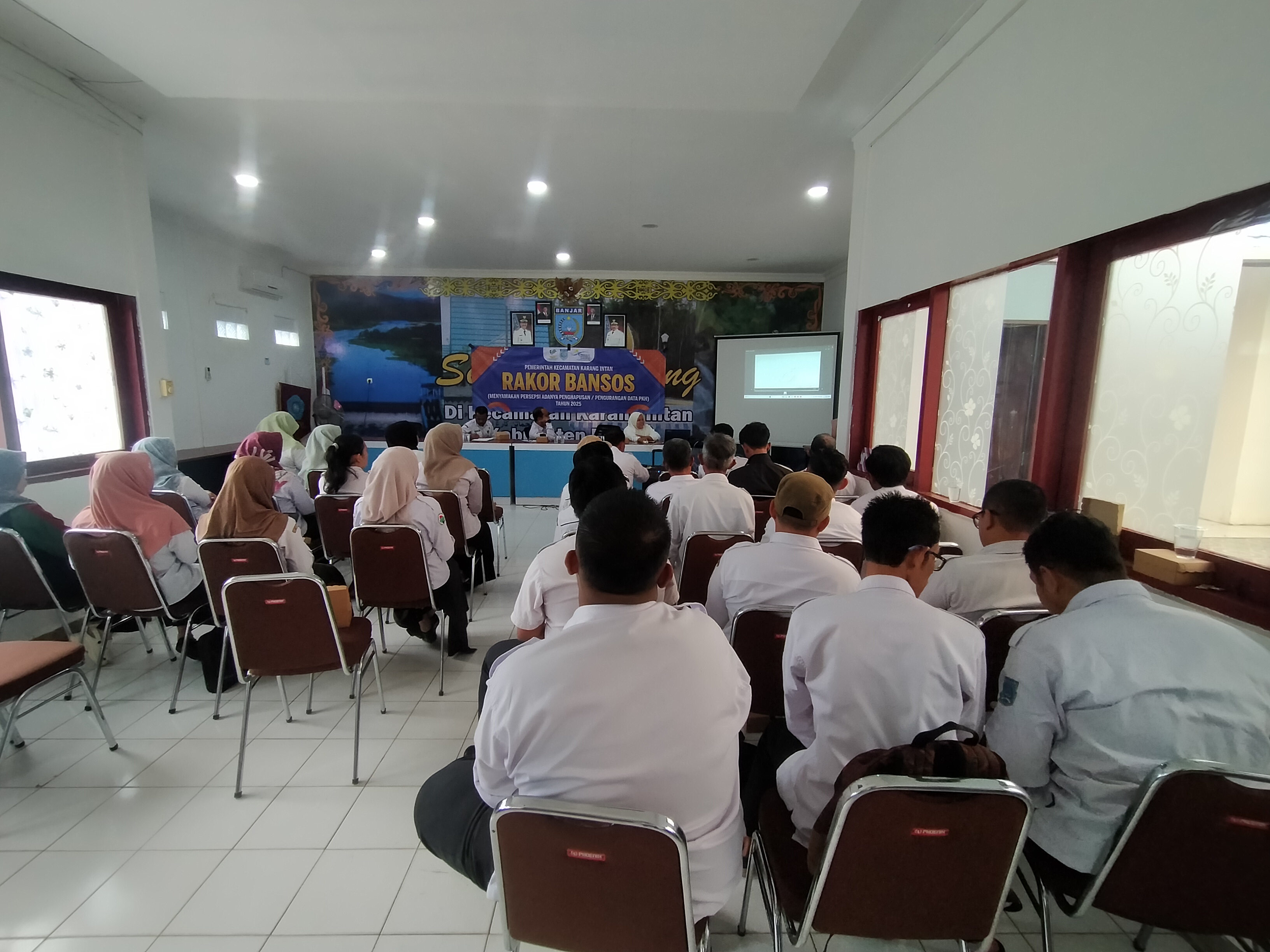 Kecamatan Karang Intan Gelar Rakor Bansos, Bahas Pengurangan Data PKH 2025