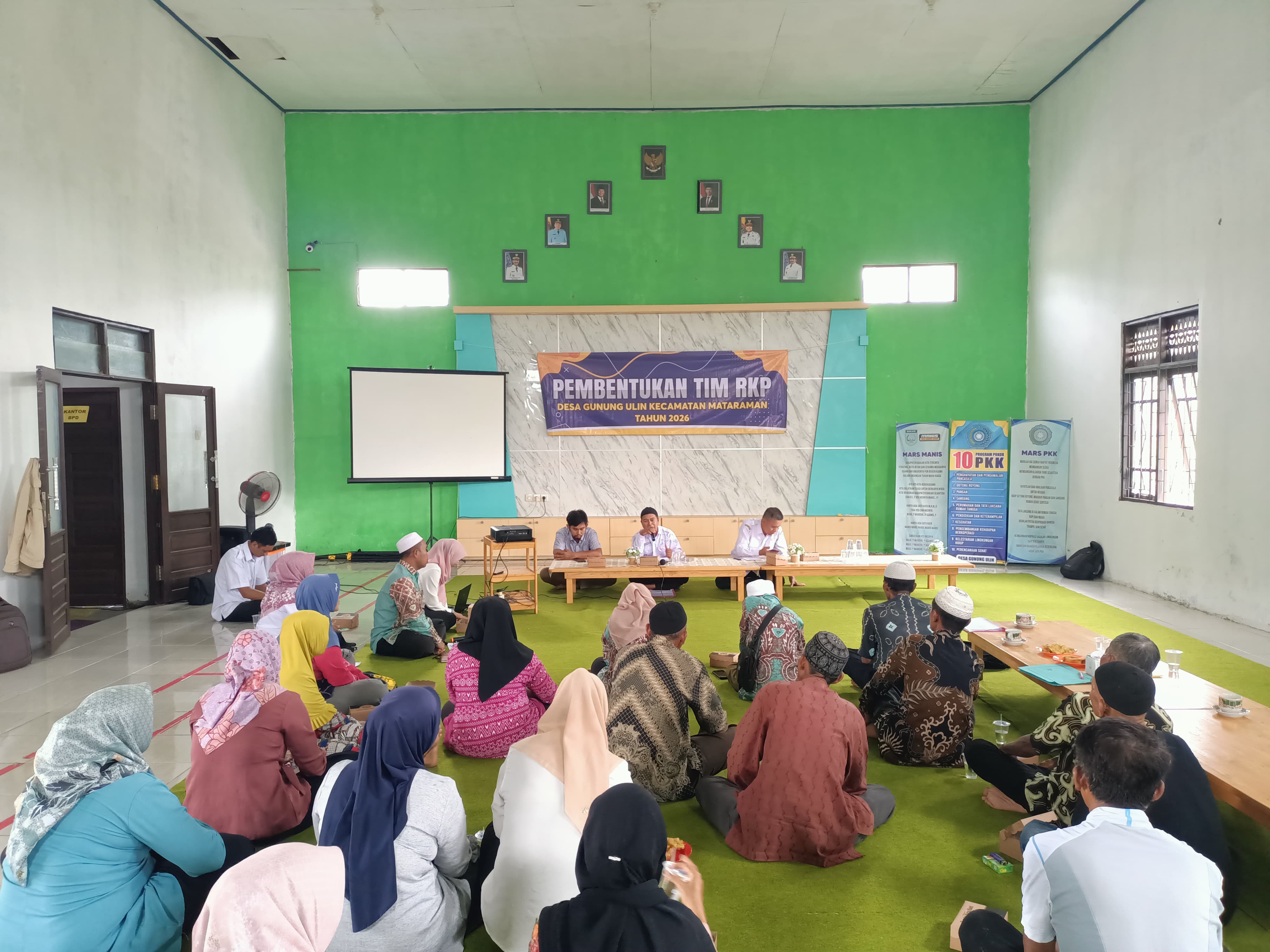 Tim Kecamatan Mataraman Lakukan Evaluasi APBDesa 2025 Pada Pemdes Gunung Ulin
