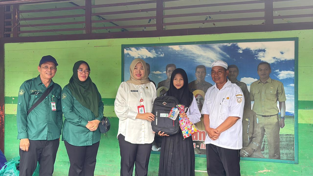 UPZ Disdik Banjar Salurkan Bantuan Perlengkapan Sekolah bagi Siswa di Aluh-Aluh