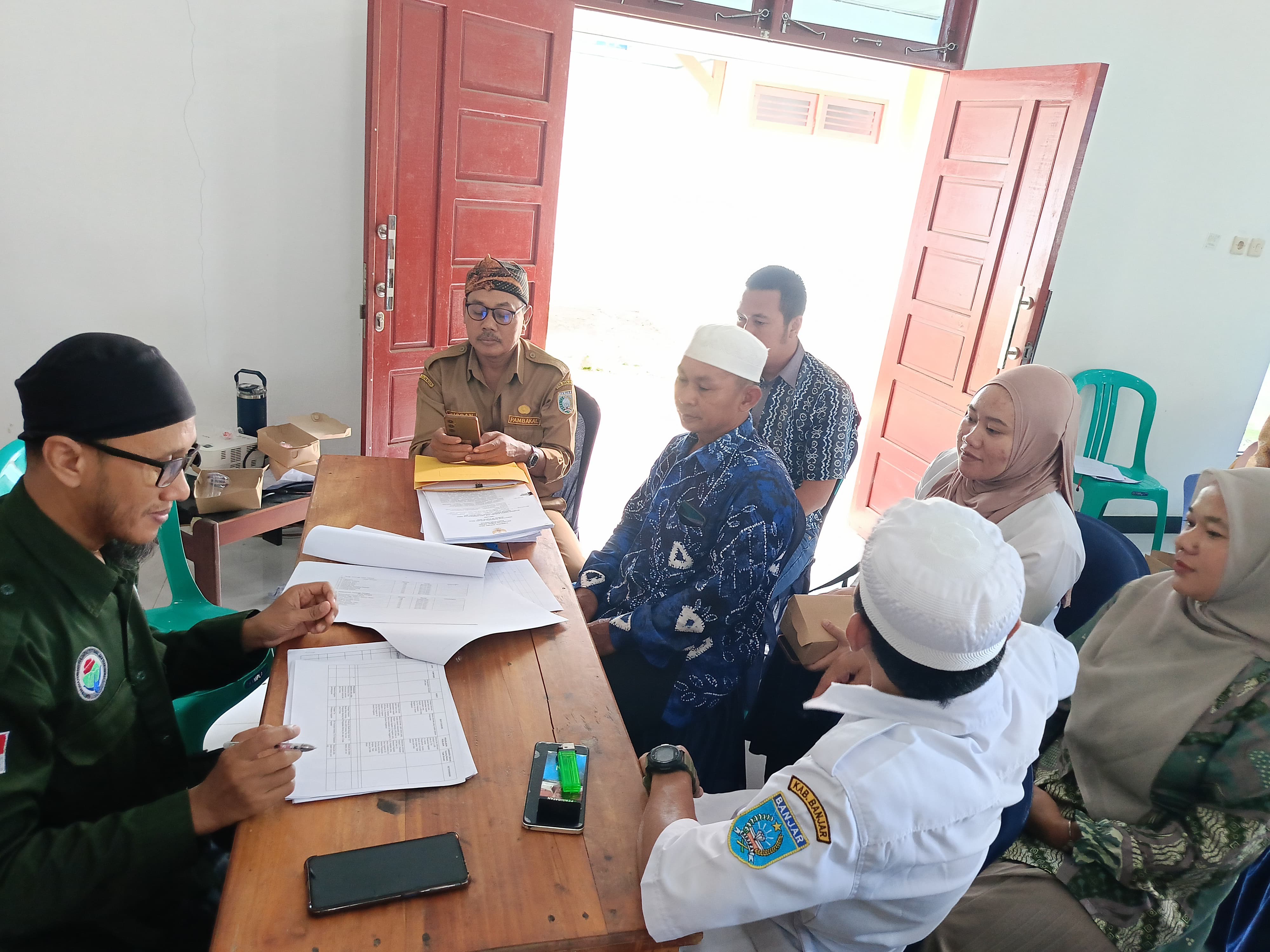 Tingkatkan Tertib Administrasi, Kecamatan Evaluasi APBDes Desa Kupang Rejo