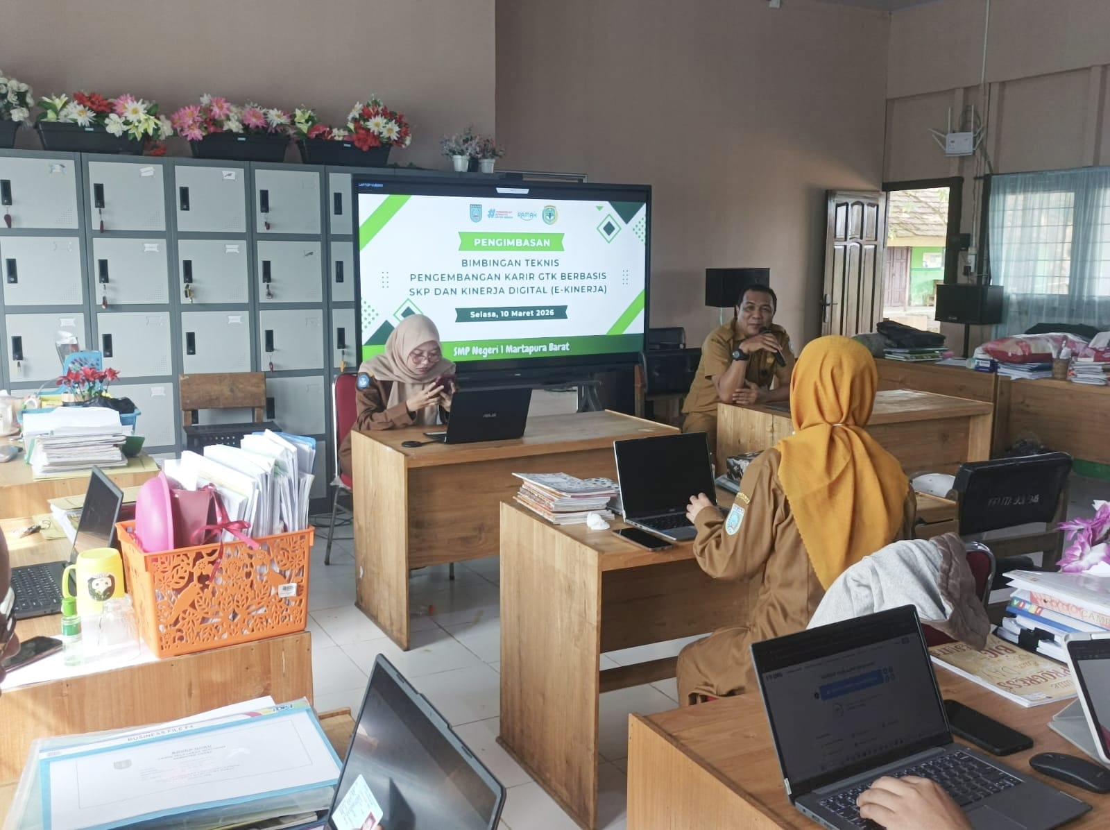 Bimtek Pengembangan Karir PTK Berbasis SKP dan Kinerja Digital Digelar di SMPN 1 Martapura Barat