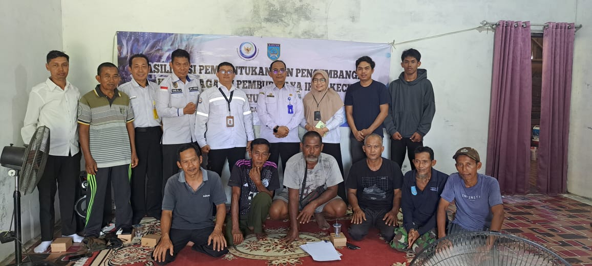 Karang Intan Fasilitasi Pembentukan Pembudidayaan Ikan Kecil di Desa Padang Panjang