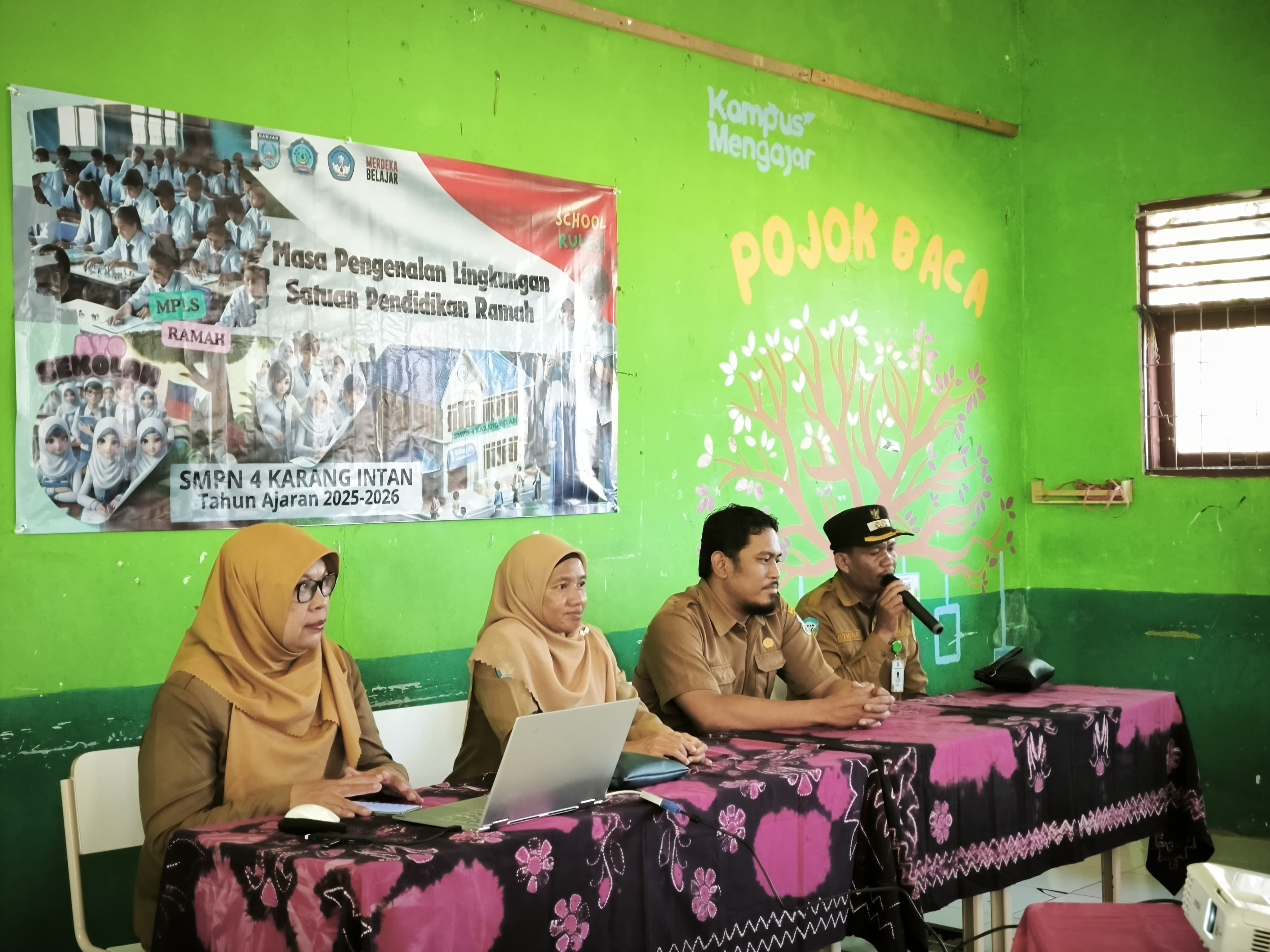 Murid Baru Sambut MPLS Ramah di SMPN 4 Karang Intan