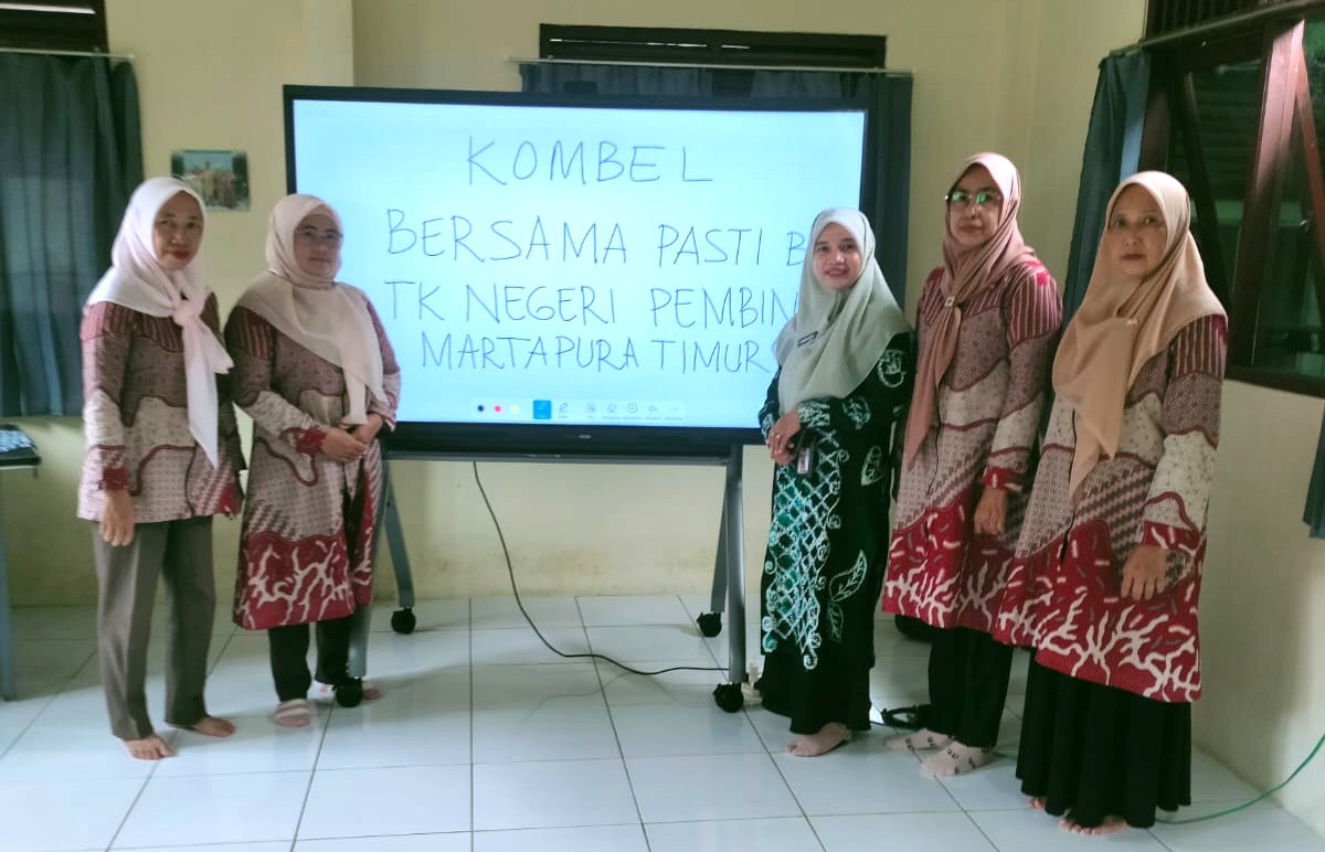 Transformasi Digital Pendidikan: Guru TKN Pembina Martapura Timur Optimalkan Penggunaan PID dalam Pembelajaran