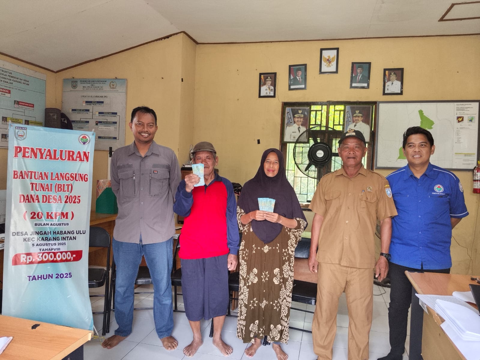 20 KPM Desa Jingah Habang Ulu Salurkan BLT Tahap VIII 2025