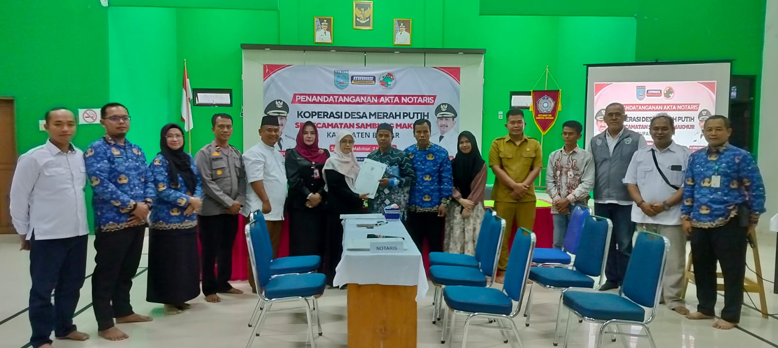 Penandatanganan Akta Notaris Pembentukan Kopdes Merah Putih di Kecamatan Sambung Makmur