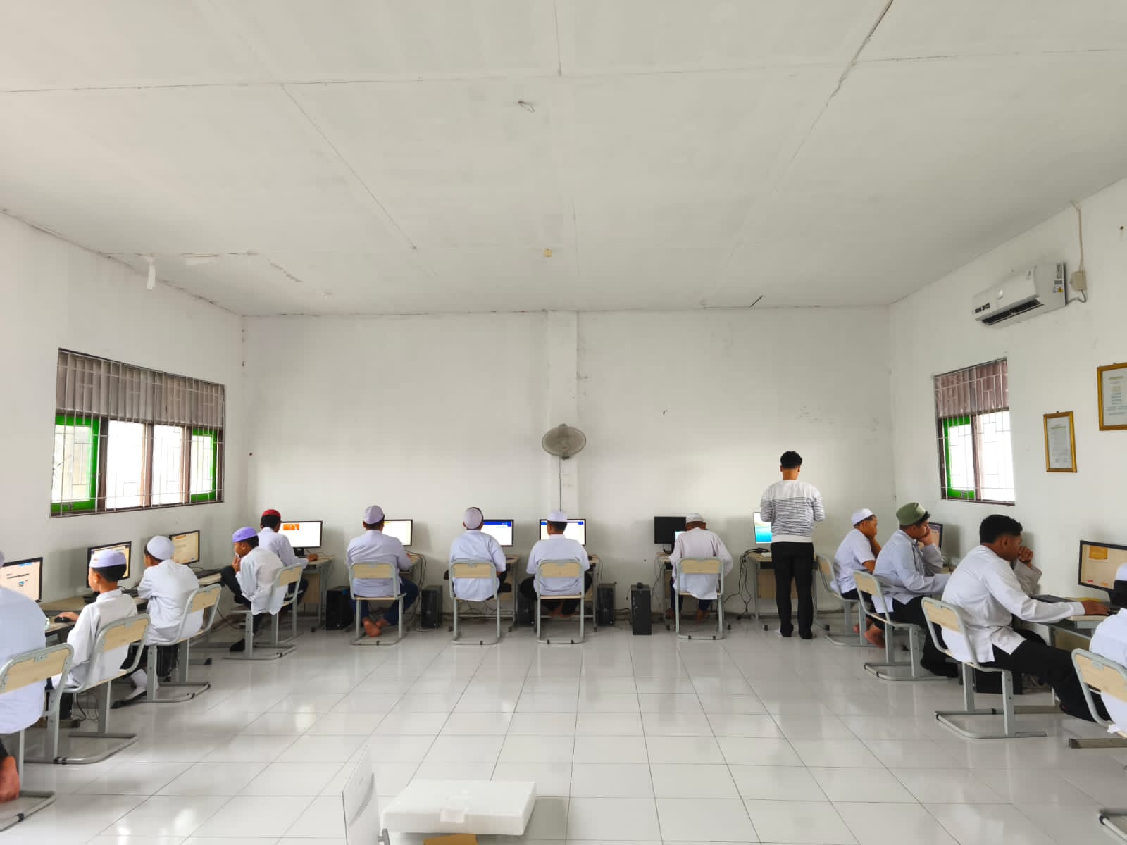 Gladi Bersih TKA di SMPN 2 Martapura Timur, Sesi Kedua Tertunda Akibat Kendala Teknis