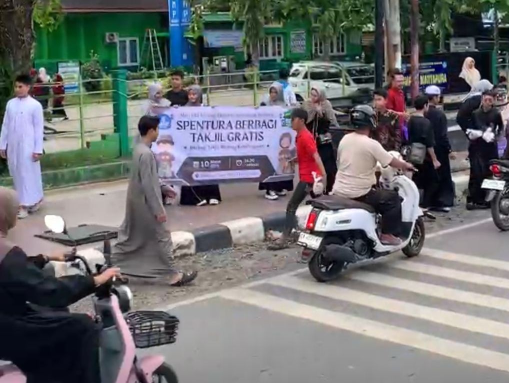 Pererat Kebersamaan Ramadan, SMPN 1 Martapura Gelar Aksi Berbagi Takjil dan Buka Puasa Bersama