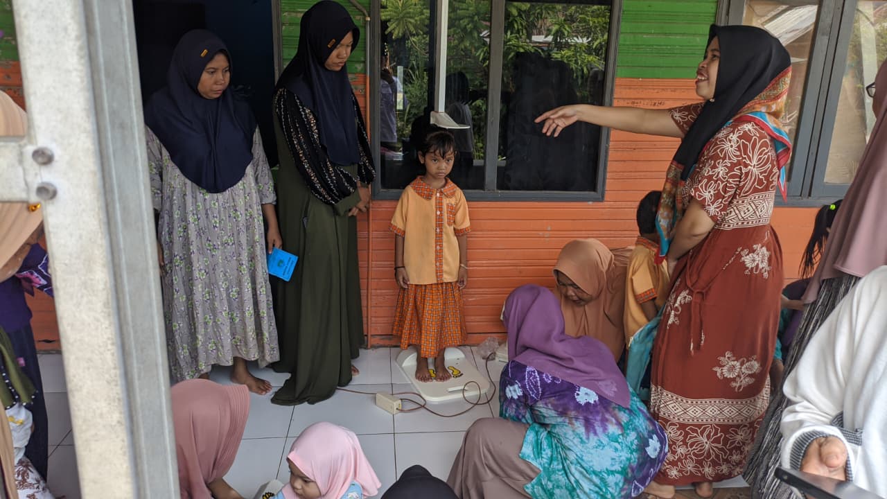 Antusias Warga Tinggi, Posyandu Sedap Malam Layani Balita di Desa Pematang Danau Mataraman