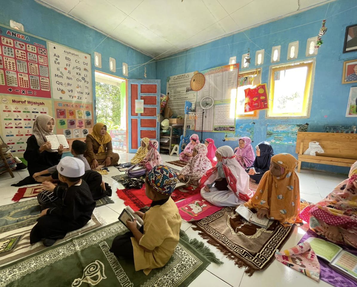 Semaikan Nilai Agama Sejak Dini, Penilik Korwil Simpang Empat Pantau Pesantren Ramadan di TK Al-Ishlah