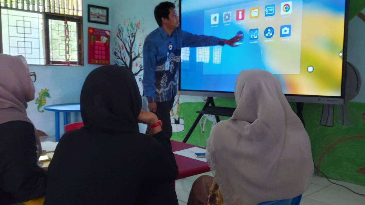 Transformasi Digital Pendidikan: Pengawas TK Sosialisasikan PID dan Portal Rumah Pendidikan di TKN Pembina Aluh-Aluh