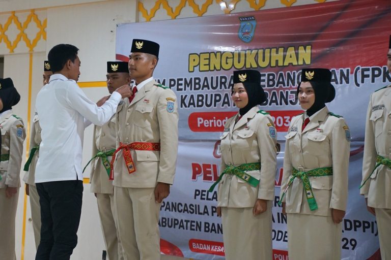 Perkuat Nasionalisme, Bupati Banjar Kukuhkan FPK dan Lantik DPPI Periode 2025-2029