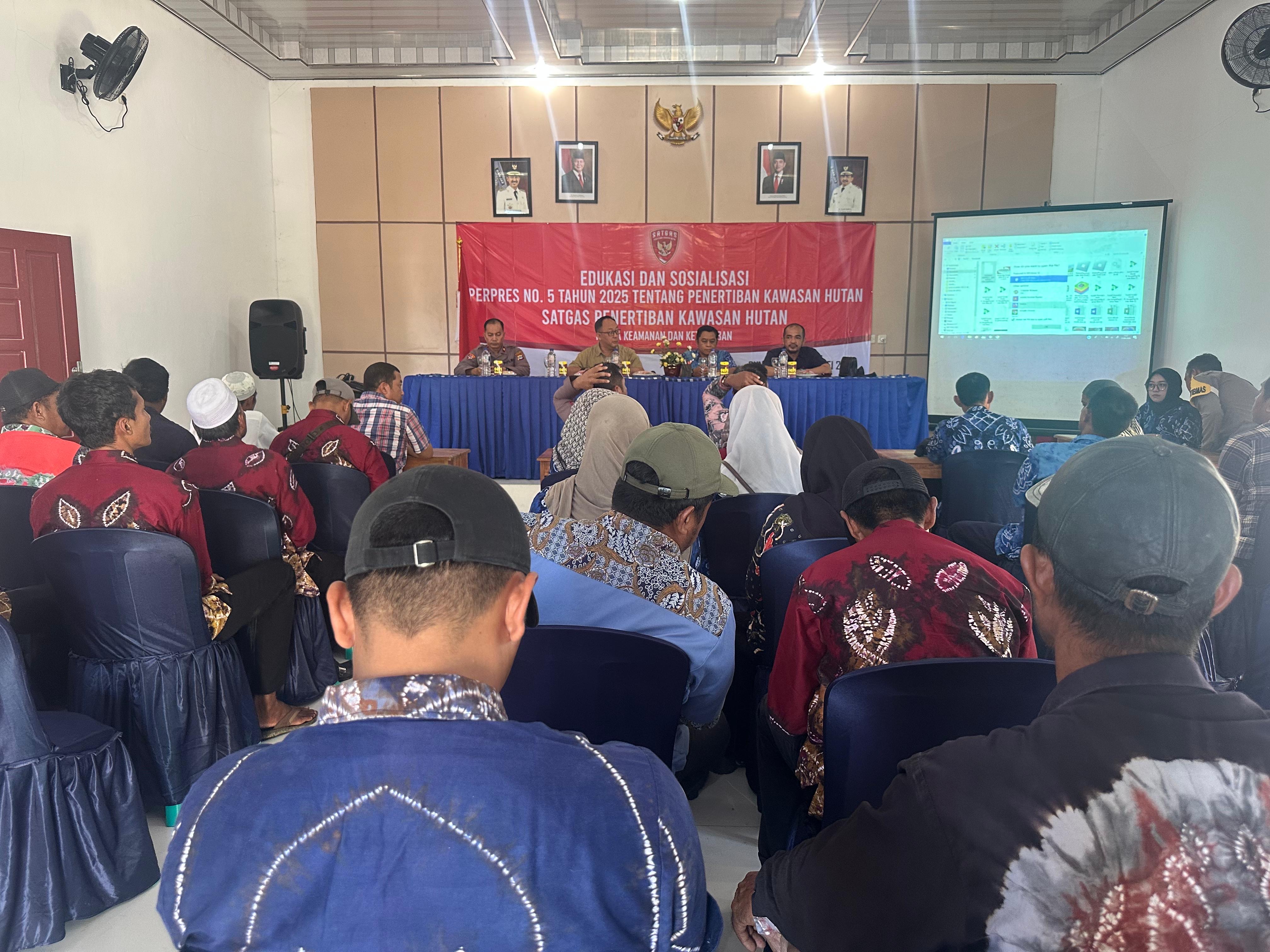Satgas Penertiban Kawasan Hutan Sosialisasikan Perpres kepada Masyarakat Sungai Pinang