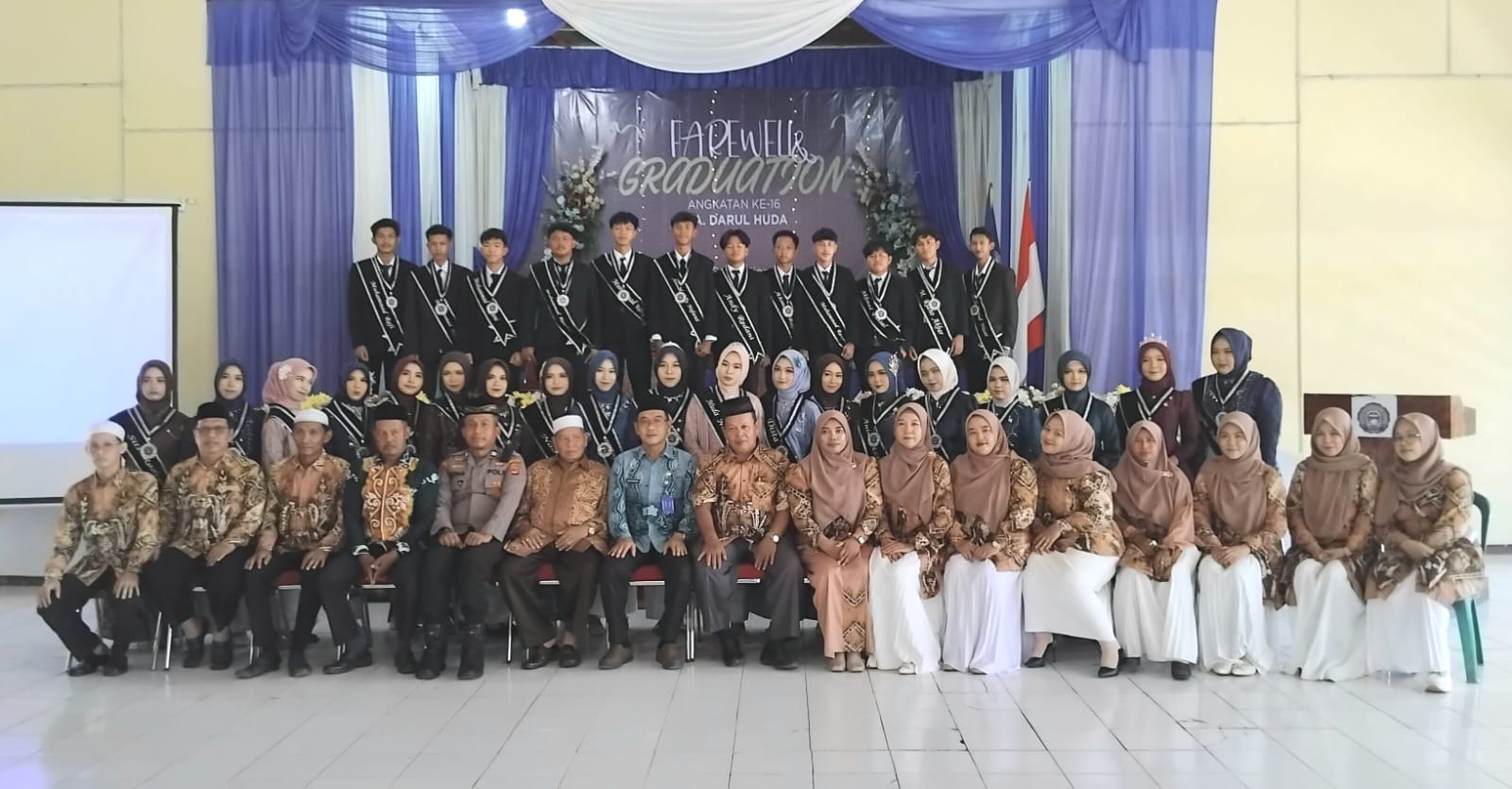31 Siswa MA Darul Huda Dikukuhkan dan Dilepas dalam Prosesi Perpisahan