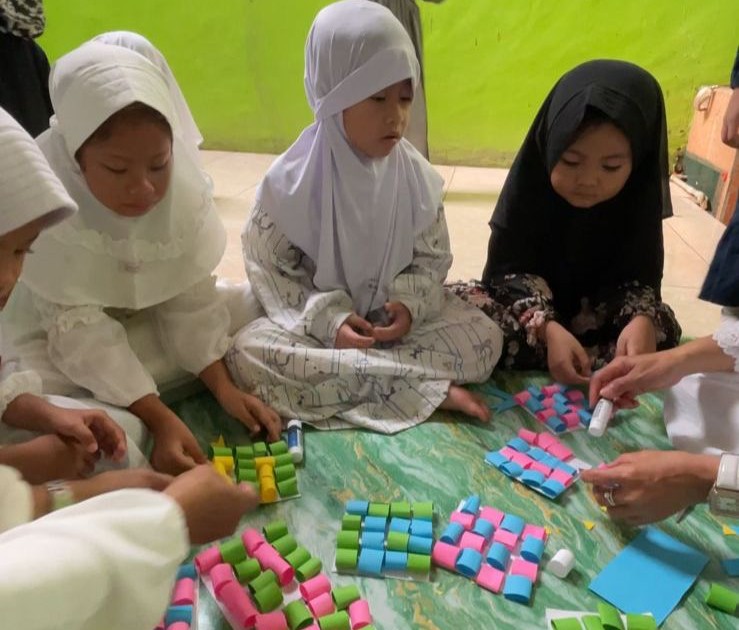 Pesantren Ramadan TK Pedesaan Mutiara Ajak Anak Membuat Ketupat 3D dari Origami