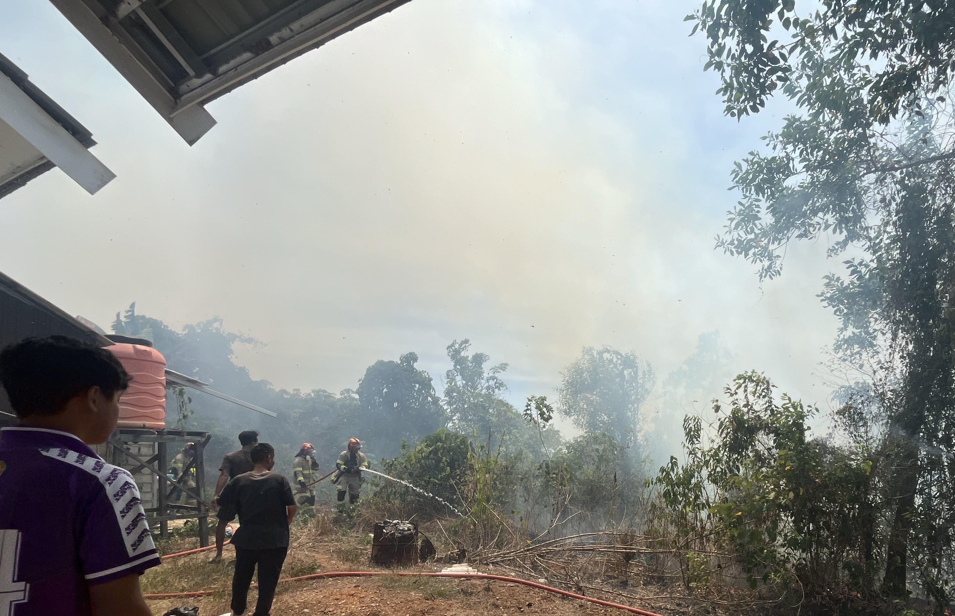 Dekati Pemukiman Warga, Damkar Banjar Padamkan Karhutla di Cindai Alus
