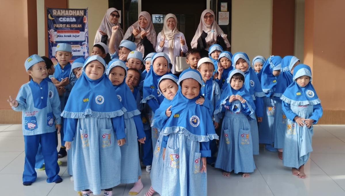 Tanamkan Cinta Ibadah, PAUD IT Al-Ishlah Sungai Sipai Gelar Pengenalan Masjid bagi Santri Cilik