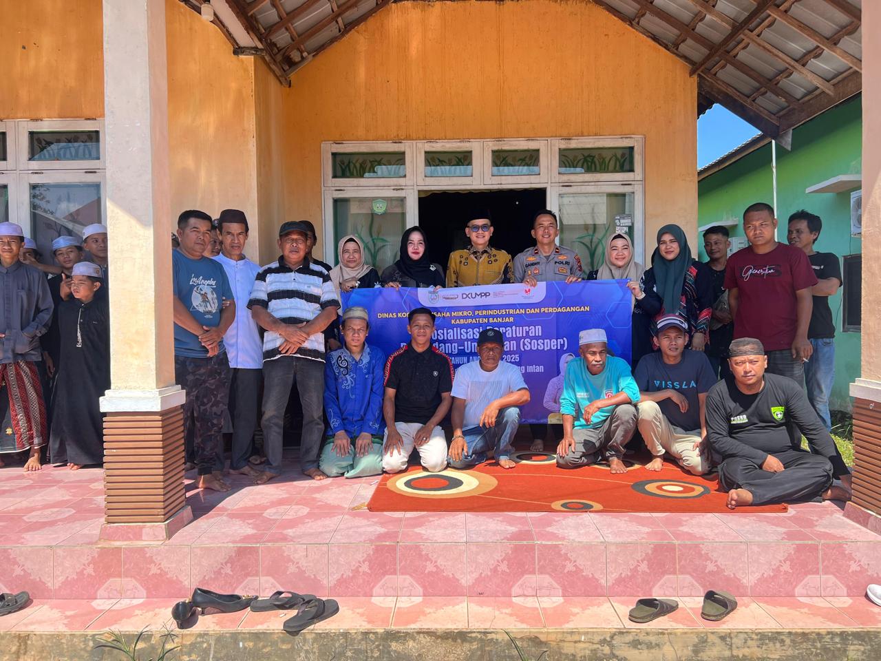 Sosper Diskopum Perindag dan DPRD Banjar Sinergi Masyarakat Desa Sungai Landas dengan Koperasi