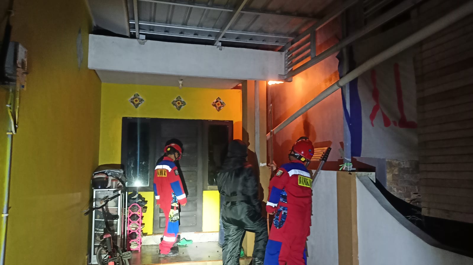 Damkar Banjar Amankan Sarang Tawon di Sungai Lulut dan Desa Melayu Tengah