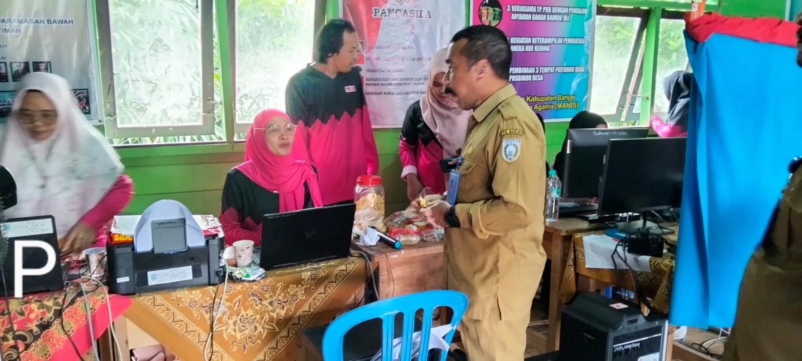 Warga Paramasan Antusias Sambangi Pelayanan Adminduk Disdukcapil