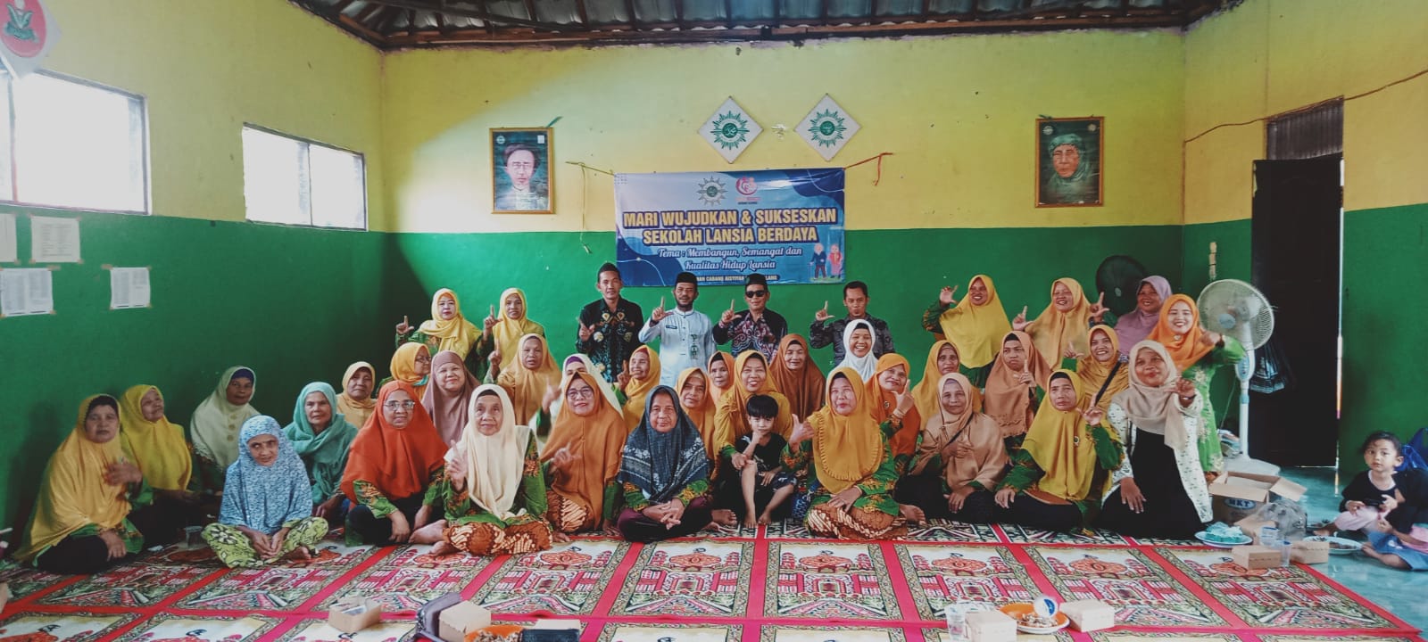 Semangat Belajar Tak Kenal Usia, Sekolah Lansia Dibuka di Sungai Alang