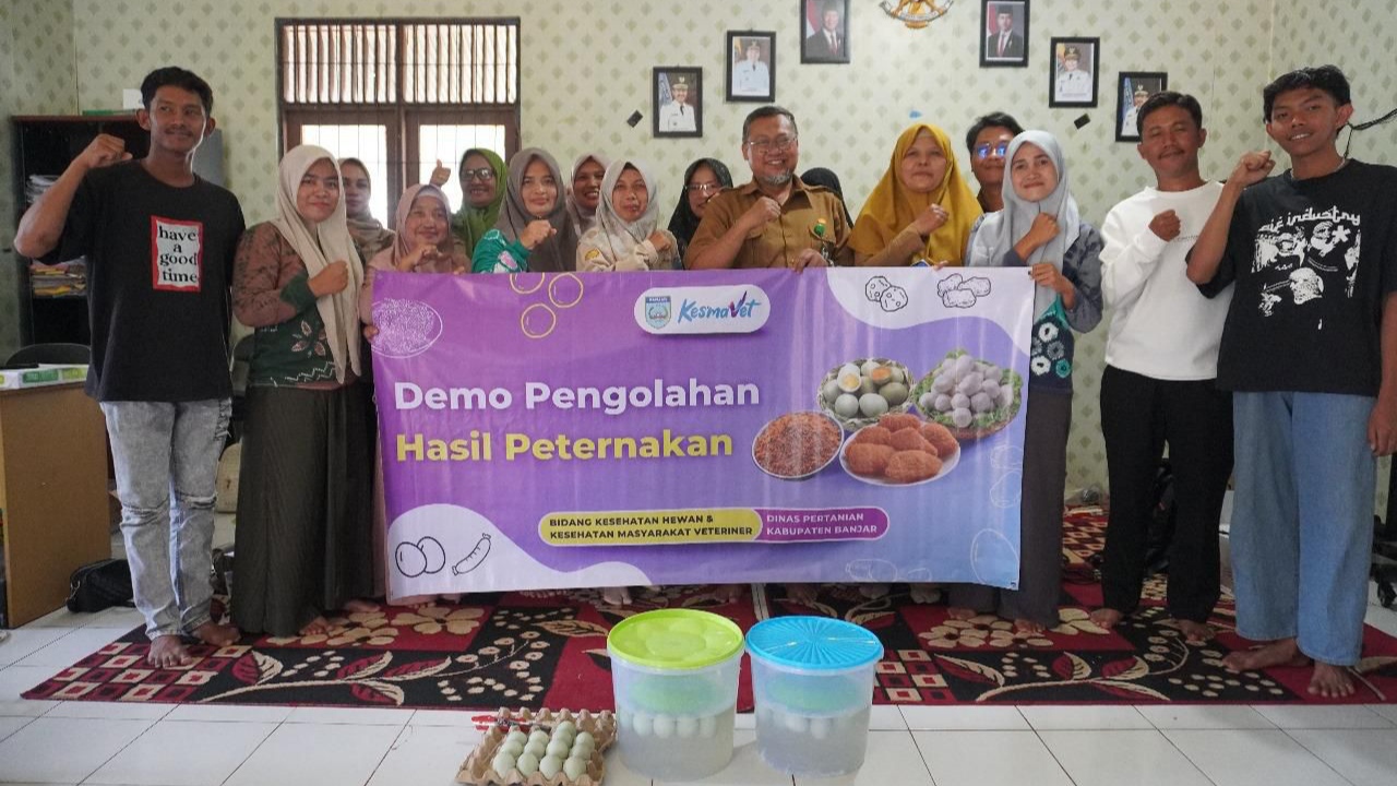 Dorong Ekonomi Petani di Mataraman, Distan Banjar Demo Pengolahan Telur Asin