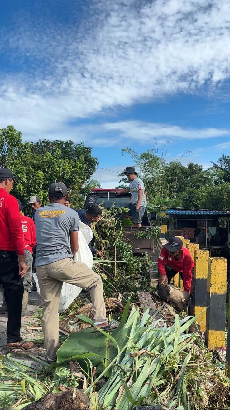 Program Jumat Bersih Pemdes Tanah Abang Mataraman Libatkan Seluruh Unsur Masyarakat