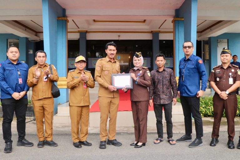 Pemkab Banjar Terima 75 Hak Guna Bangunan PPS Martapura dari Kejaksaan Negeri