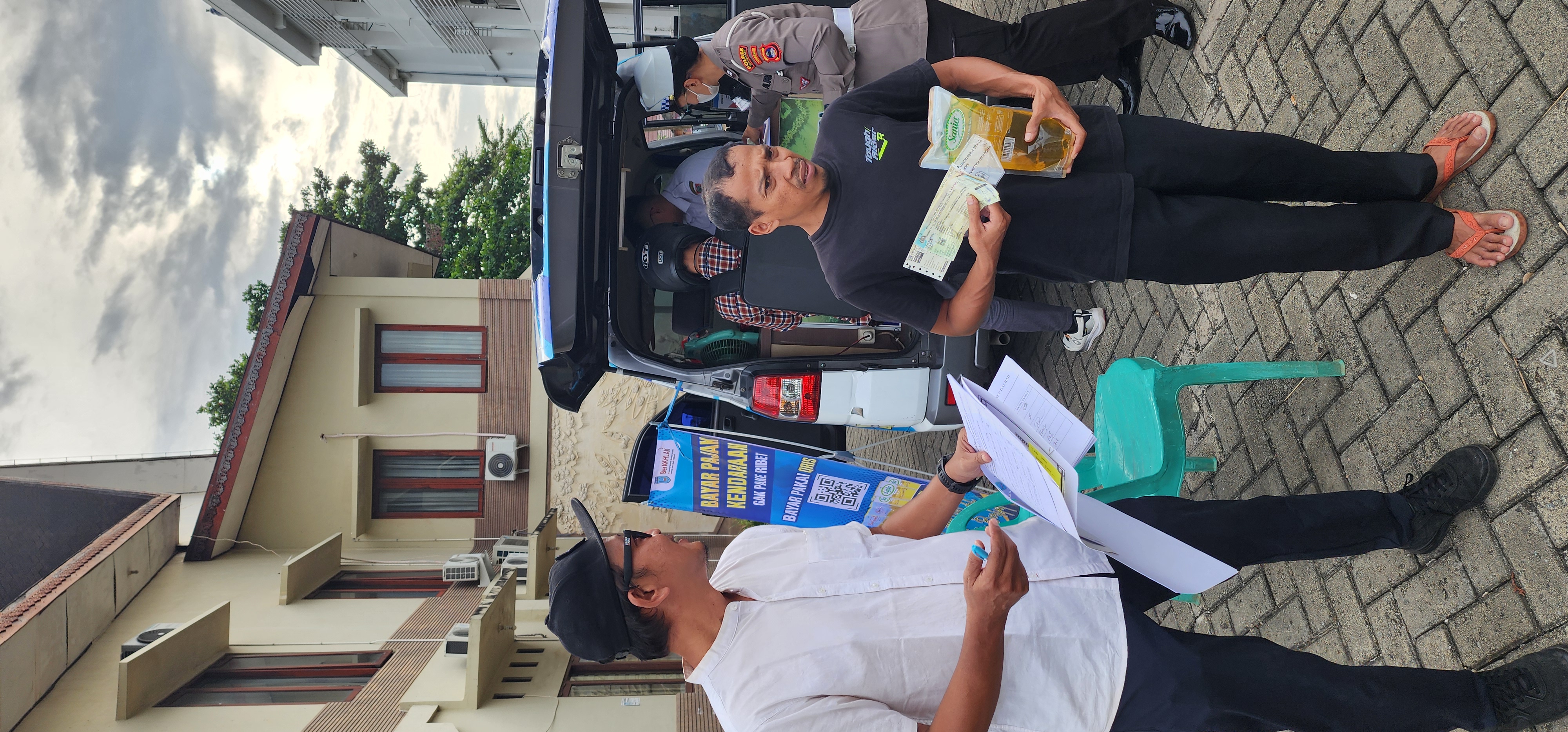 Tim Kepatuhan Pajak Gelar Operasi Terpadu di Martapura, Wajib Pajak Dapat Insentif Sembako lewat QRIS