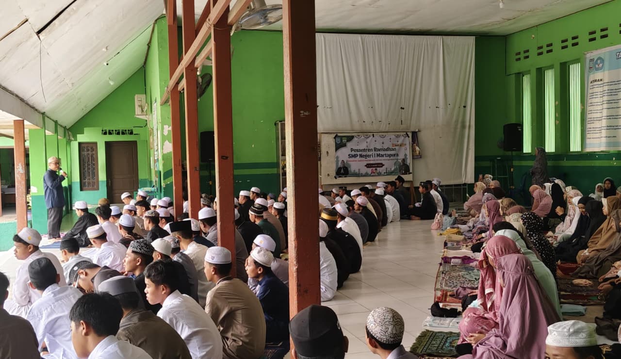 Tingkatkan Spiritual, Siswa SMPN 1 Martapura Khusyuk Jalani Hari Ketiga Pesantren Ramadan