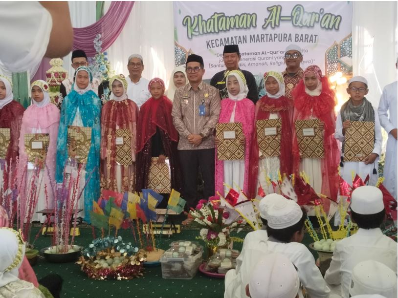 Ratusan Siswa Kelas 6 SD se-Kecamatan Martapura Barat Ikuti Khataman Al-Qur’an Massal