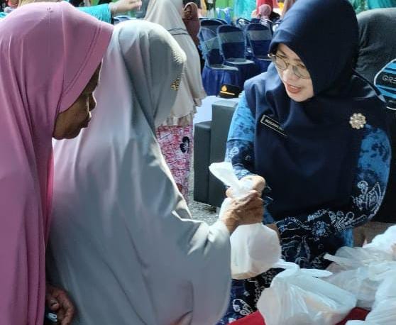 Warga Desa Belayung Baru Antusias Berbelanja di Pasar Murah Ramadan