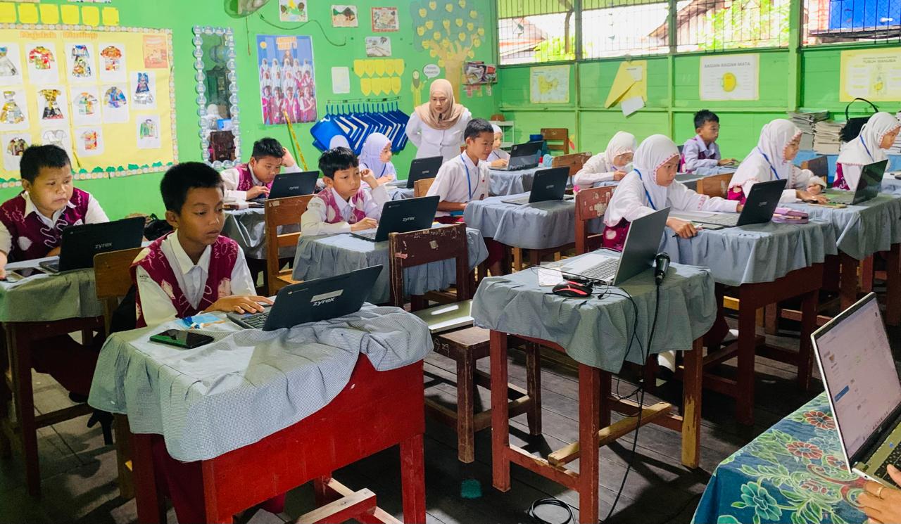 Hujan Deras dan Gangguan WiFi Tak Hambat Pelaksanaan TKA di SDN Keraton 5