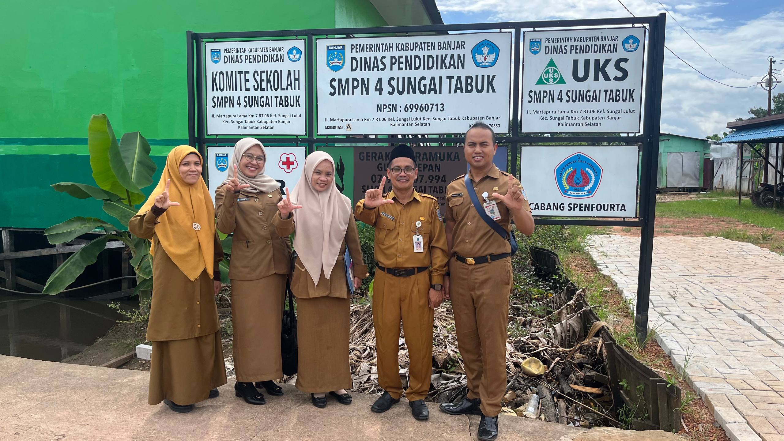 Dispersip Banjar Bina Perpustakaan SMPN 4 Sungai Tabuk Menuju Standar Nasional