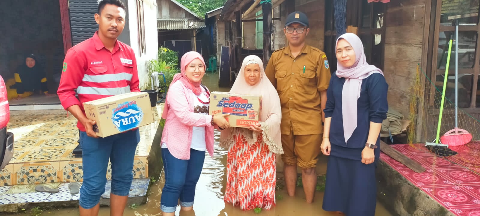 PT BBP dan PT MAS Salurkan Bantuan Korban Banjir di Desa Pematang Danau
