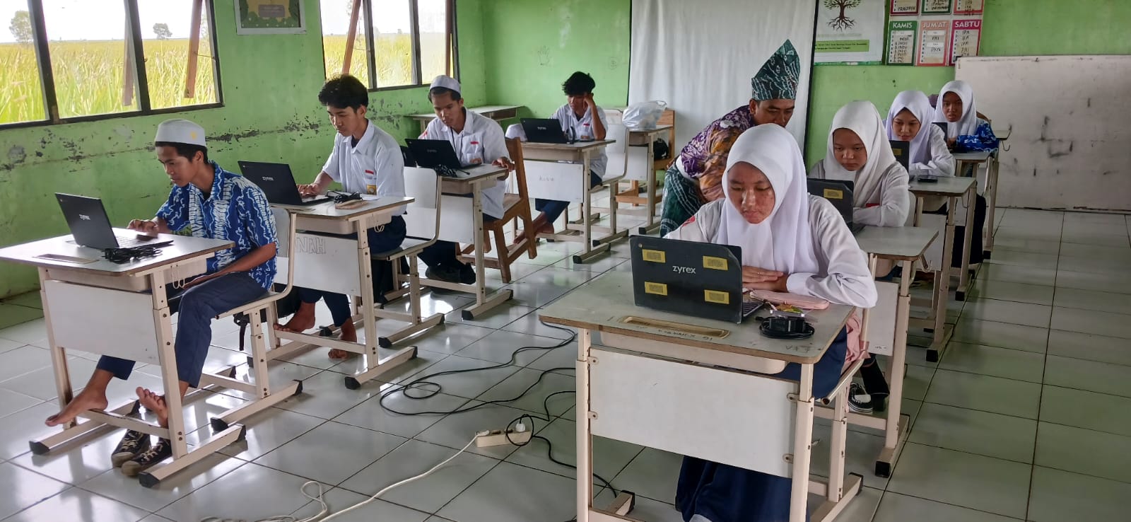 Pantang Menyerah, Gladi TKA Hari Kedua di SMPN 4 Cintapuri Darussalam Tetap Berjalan Lancar