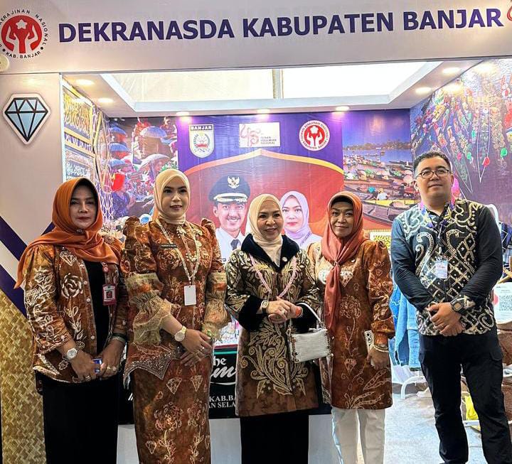 Pamerkan Produk IKM, Dekranasda Banjar Meriahkan HUT ke-45 Dekranas di Balikpapan