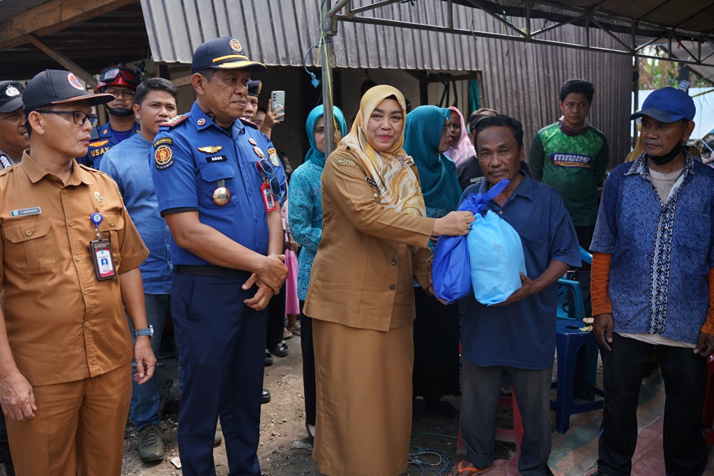 Pemkab Banjar Salurkan Bantuan Untuk Korban Kebakaran di Desa Kaliukan Astambul