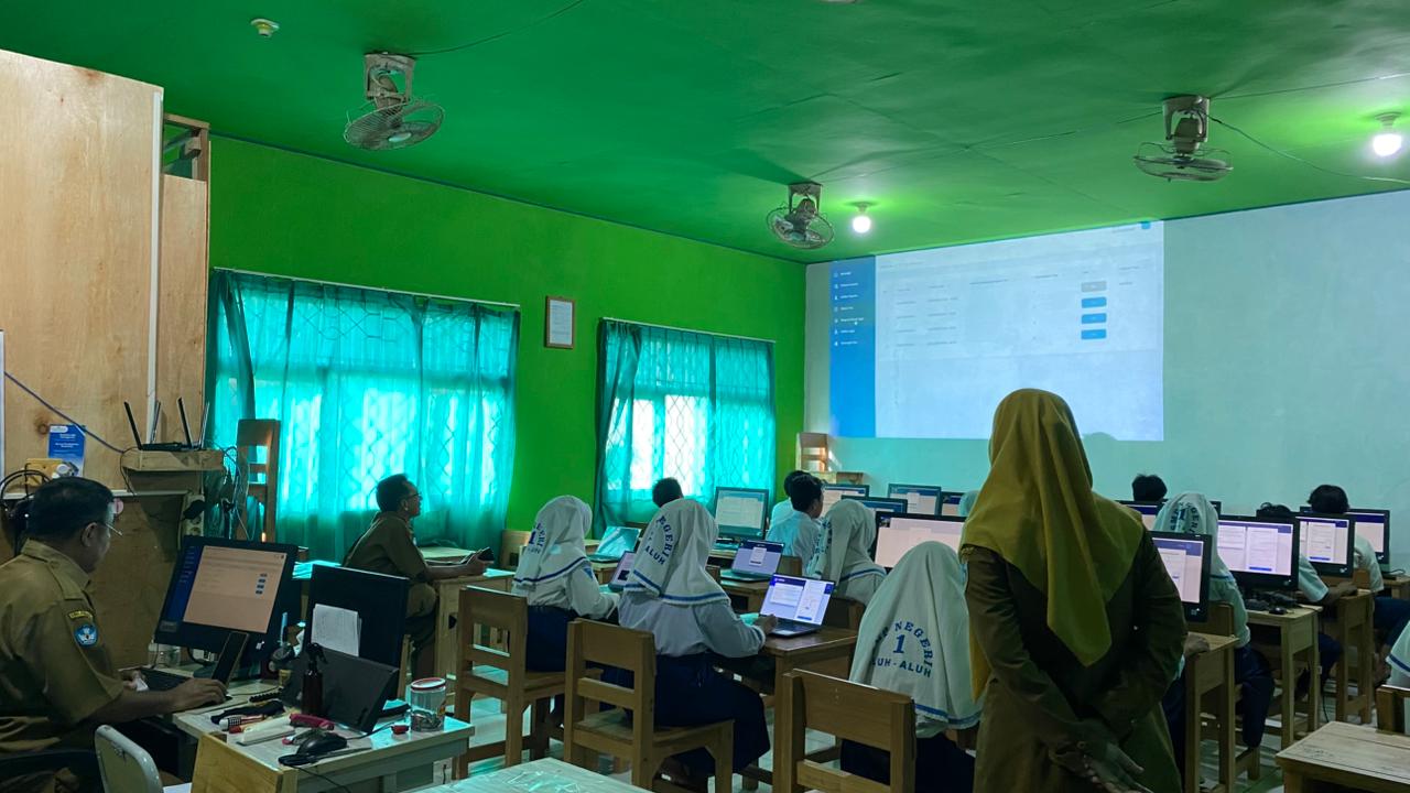 Sempat Terkendala Teknis, Gladi Bersih TKA Hari Kedua di SMPN 1 Aluh-Aluh Berjalan Lebih Optimal