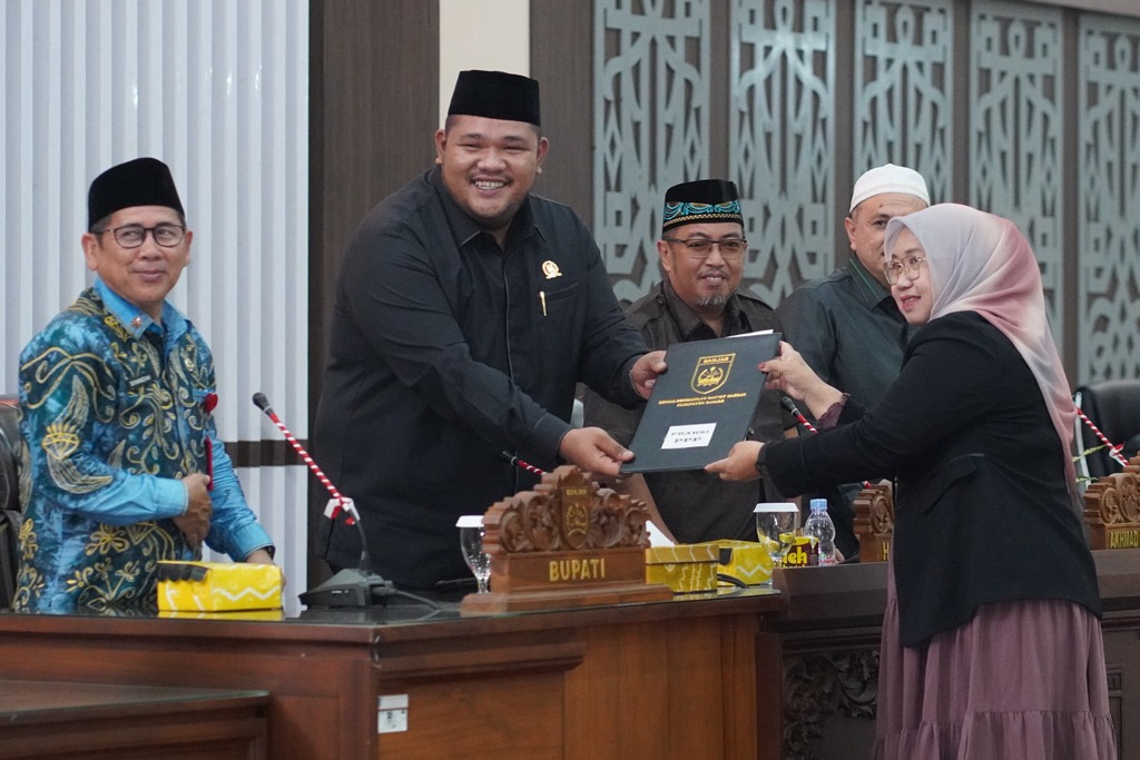 Rapat Paripurna, Fraksi-Fraksi Apresiasi Usulan Raperda Masyarakat Adat dan Administrasi Kependudukan