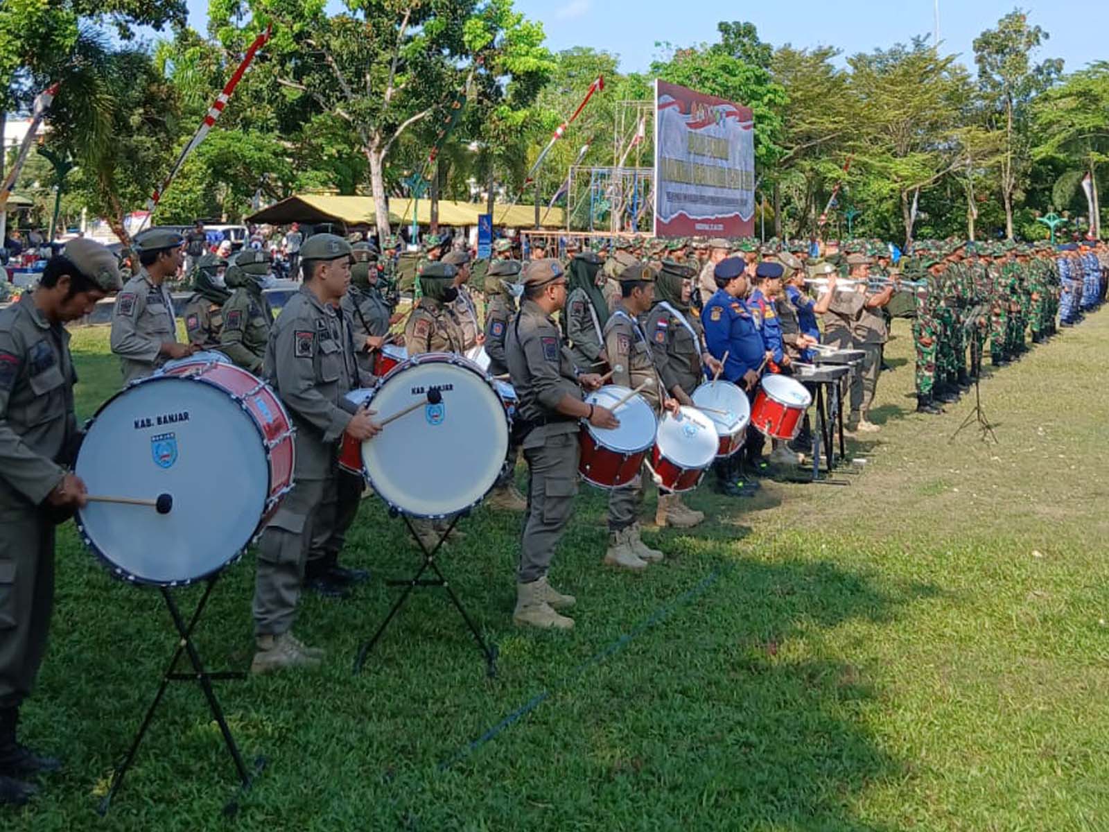 Korsik Satpol PP Banjar Meriahkan Pembukaan TMMD ke-125 di Alun-Alun Ratu Zalecha