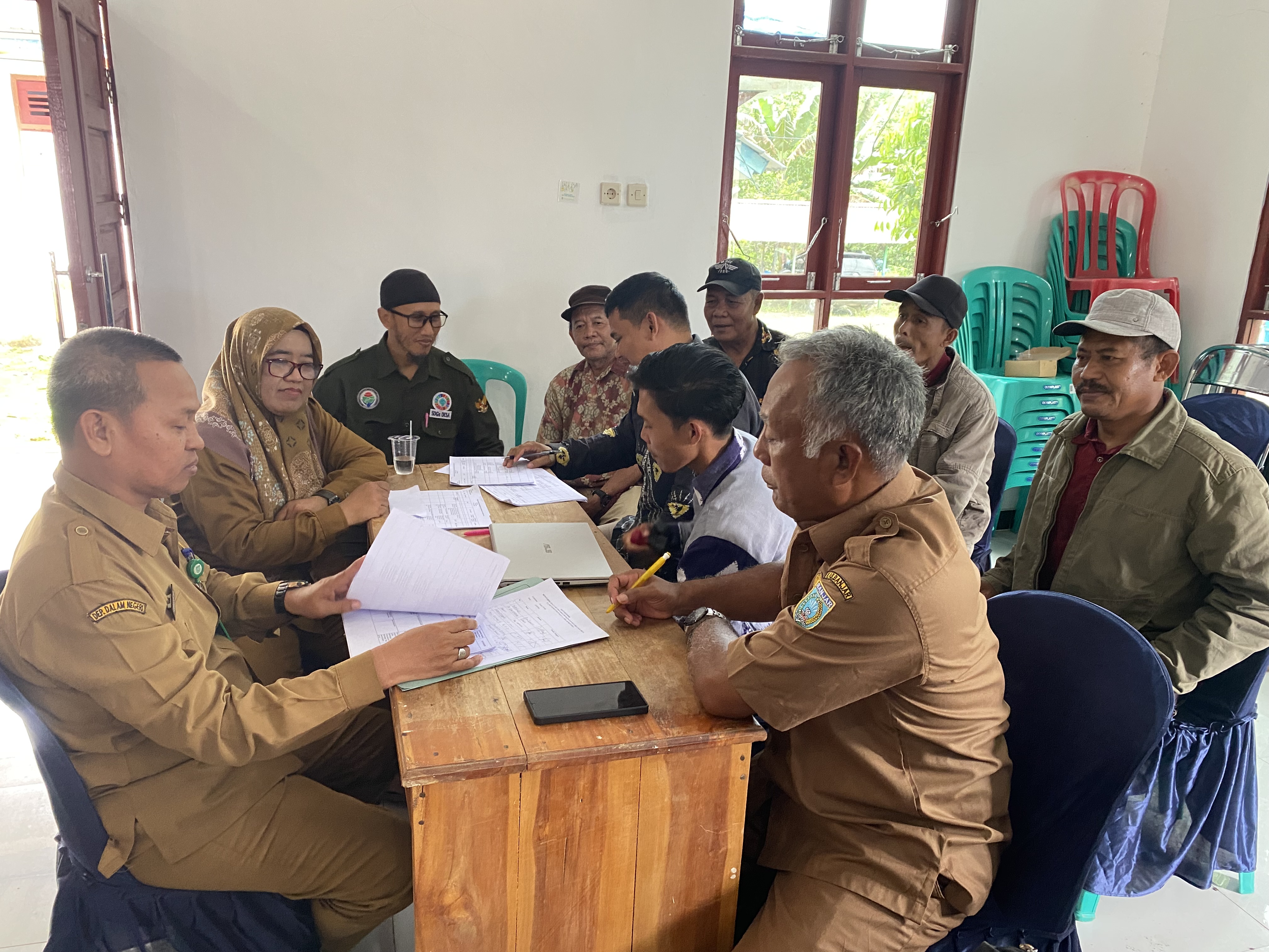 Tim Kecamatan Sungai Pinang Lakukan Evaluasi APBDes Desa Kahelaan Tahun Anggaran 2026 Semester I